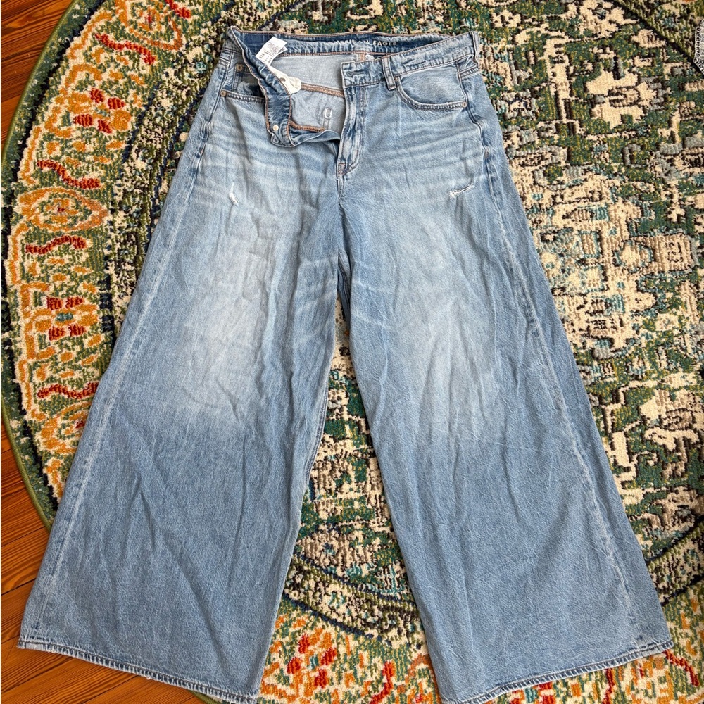 Wide-Leg Jeans